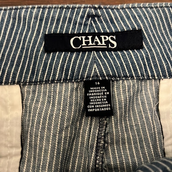 Women’s CHAPS Blue And White Stripped Shorts Size 16 - Picture 2 of 3